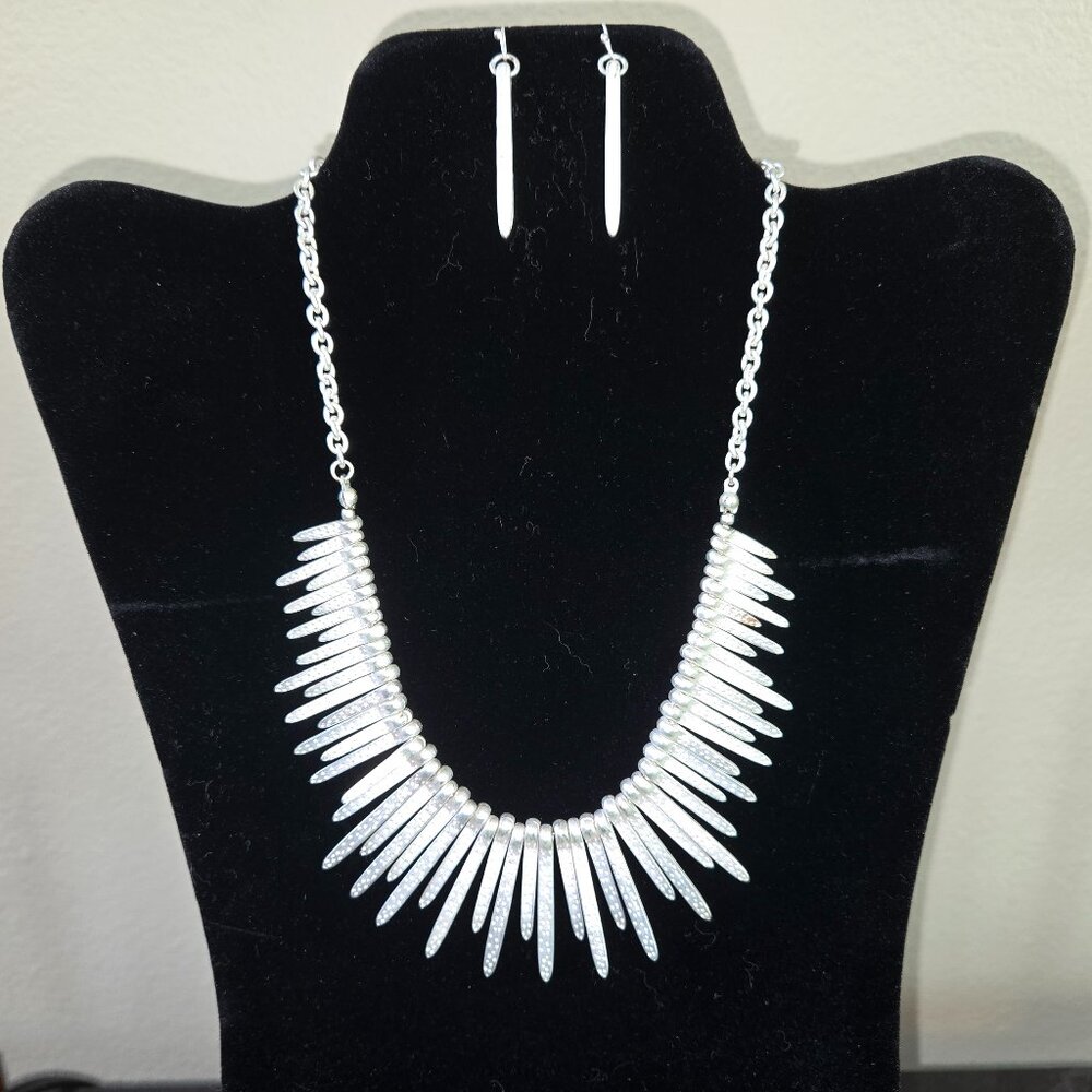 Silver metal bib fringe necklace with matching earrings.